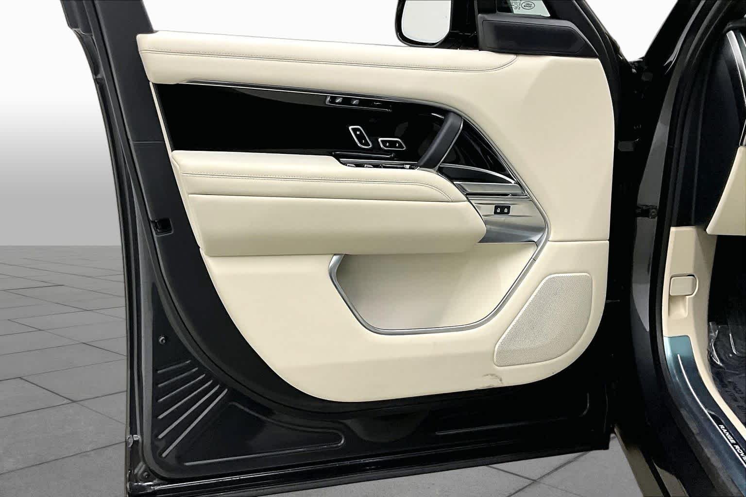 Used 2025 Carpathian Grey Premium Metallic Land Rover SE image 26