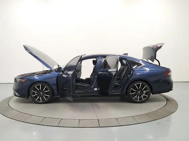 Used 2024  Honda Touring image 12
