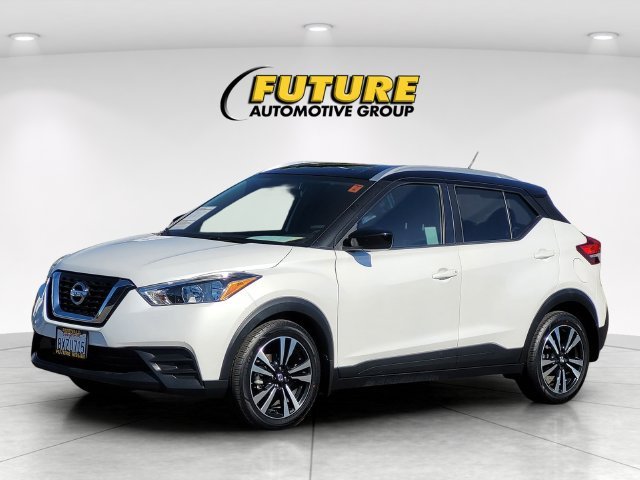 Used 2018 White Nissan SV image 5