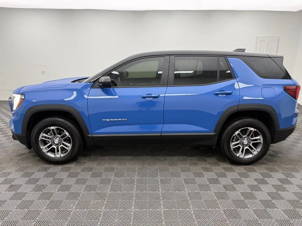 Used 2025 Blue GMC Elevation image 12