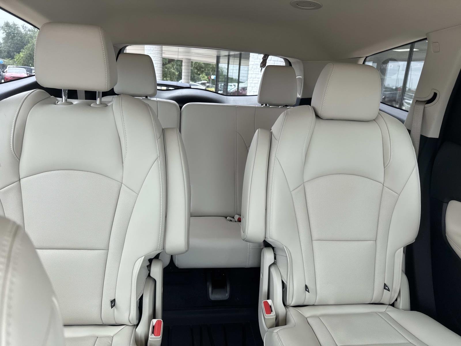 Used 2022 White Frost Tricoat Buick Premium image 9