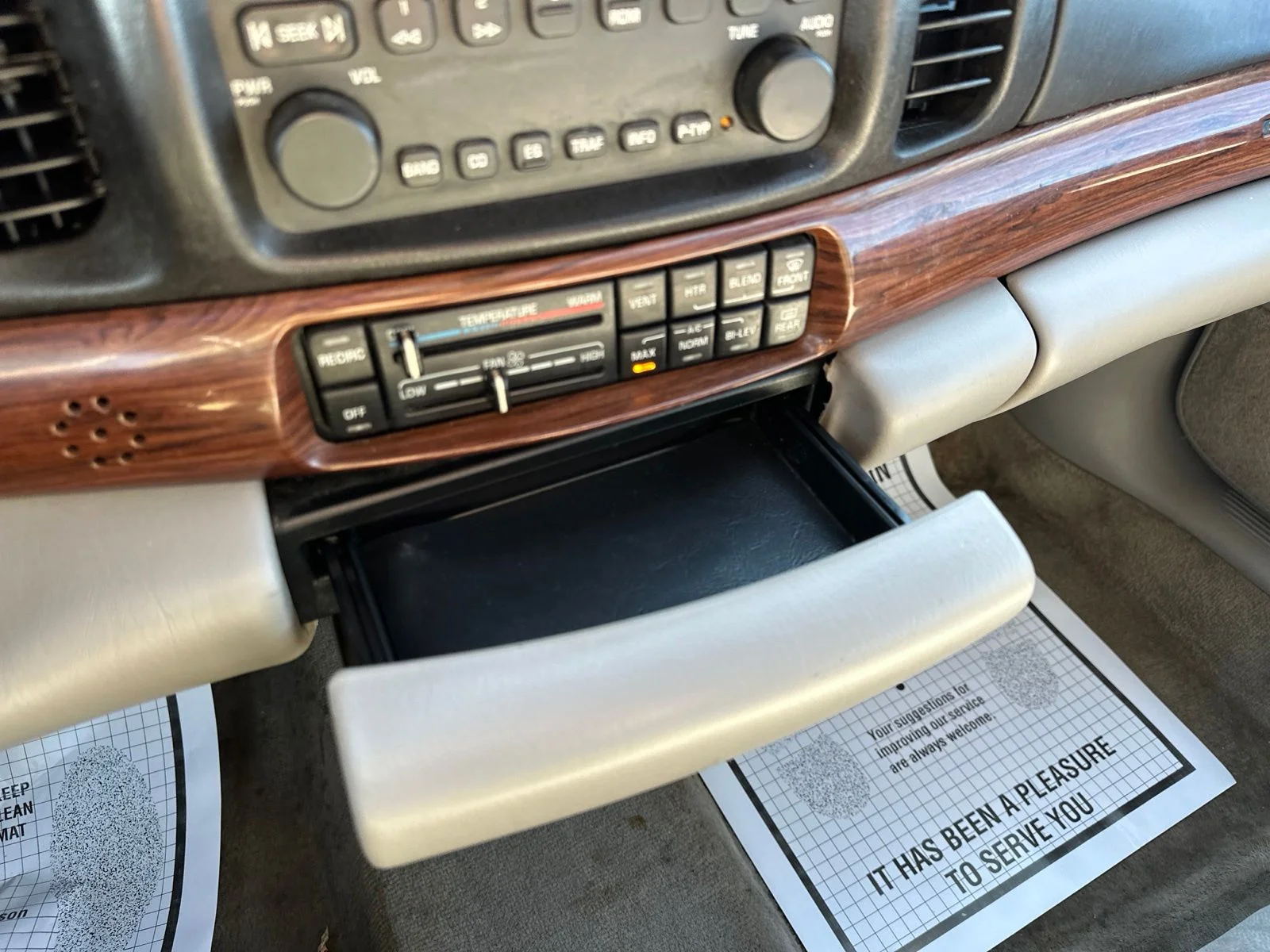 Used 2005 White Buick Custom image 52