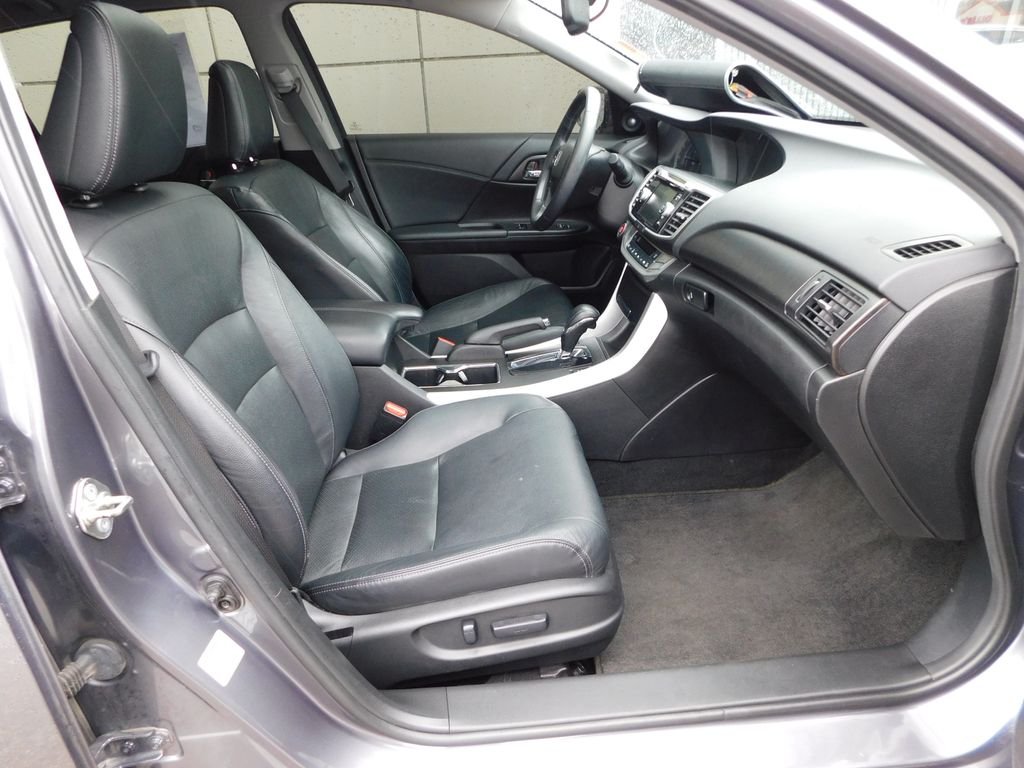 Used 2015 Gray Honda EX-L image 18