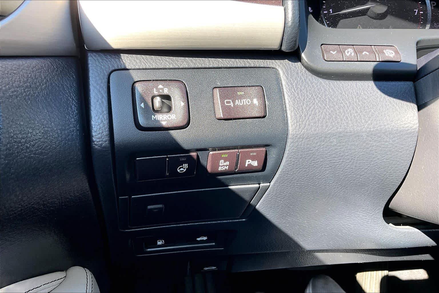 Used 2015 Nebula Gray Pearl Lexus  image 35