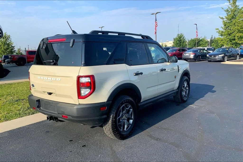 Used 2024 Beige Ford Badlands image 6