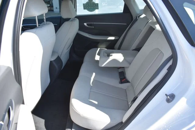 Used 2024 White Hyundai SEL image 13