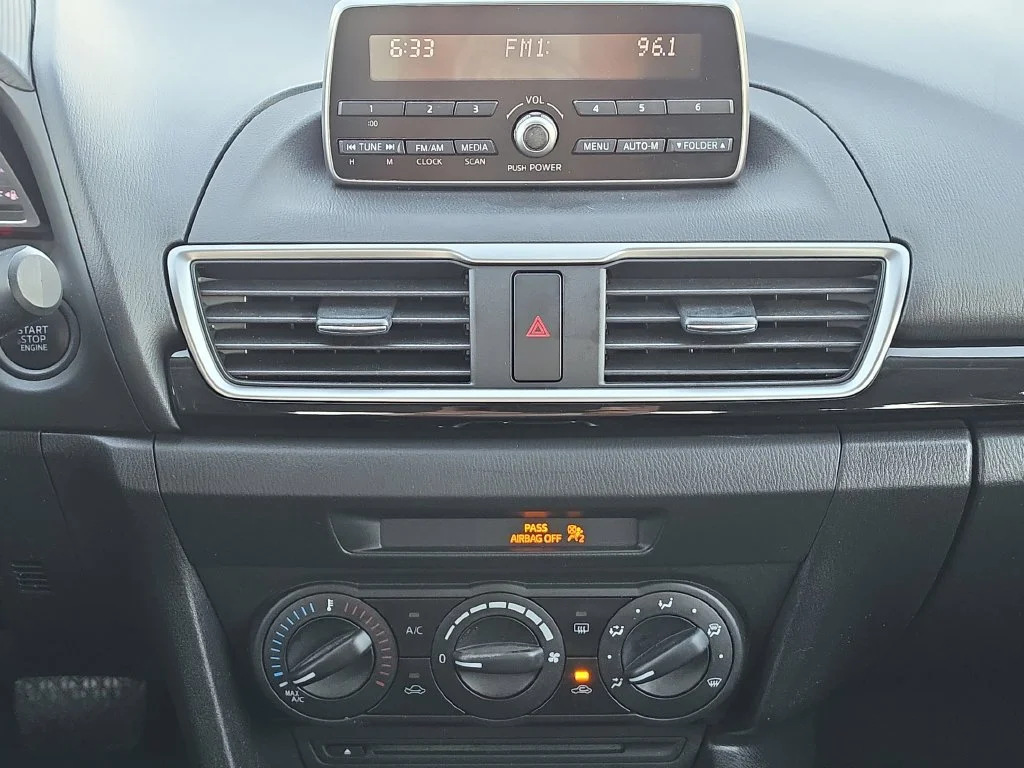 Used 2014 Red Mazda i Sport image 18