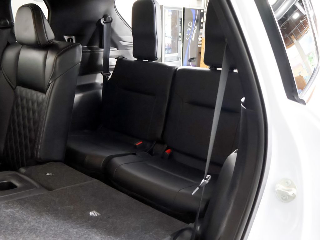 Used 2022 White Mitsubishi SEL image 36