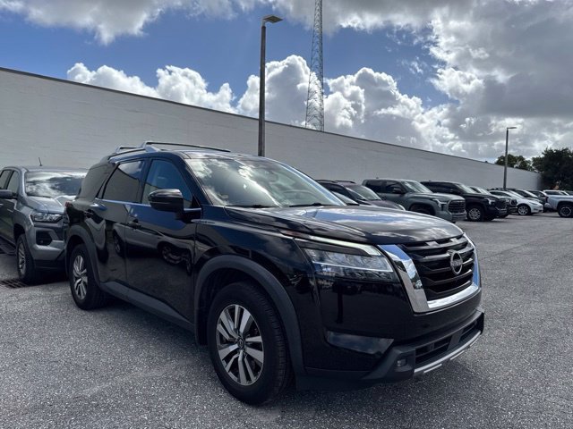 Used 2022 Super Black Nissan SL image 6