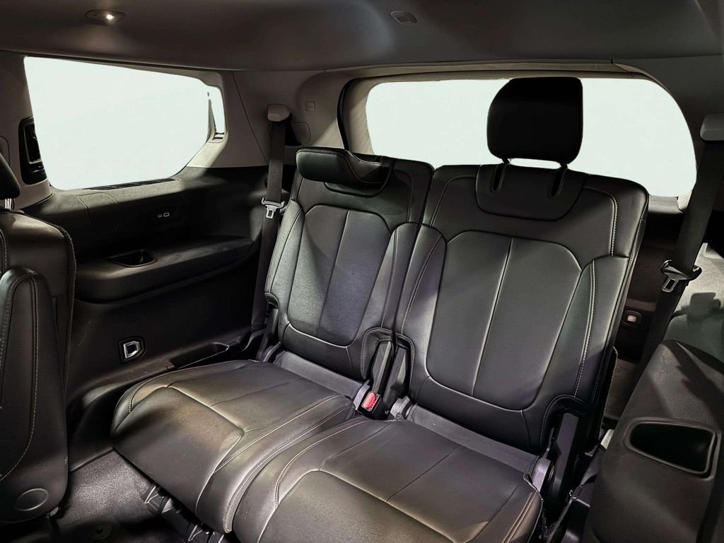 Used 2022 White/off-white Jeep Limited image 25