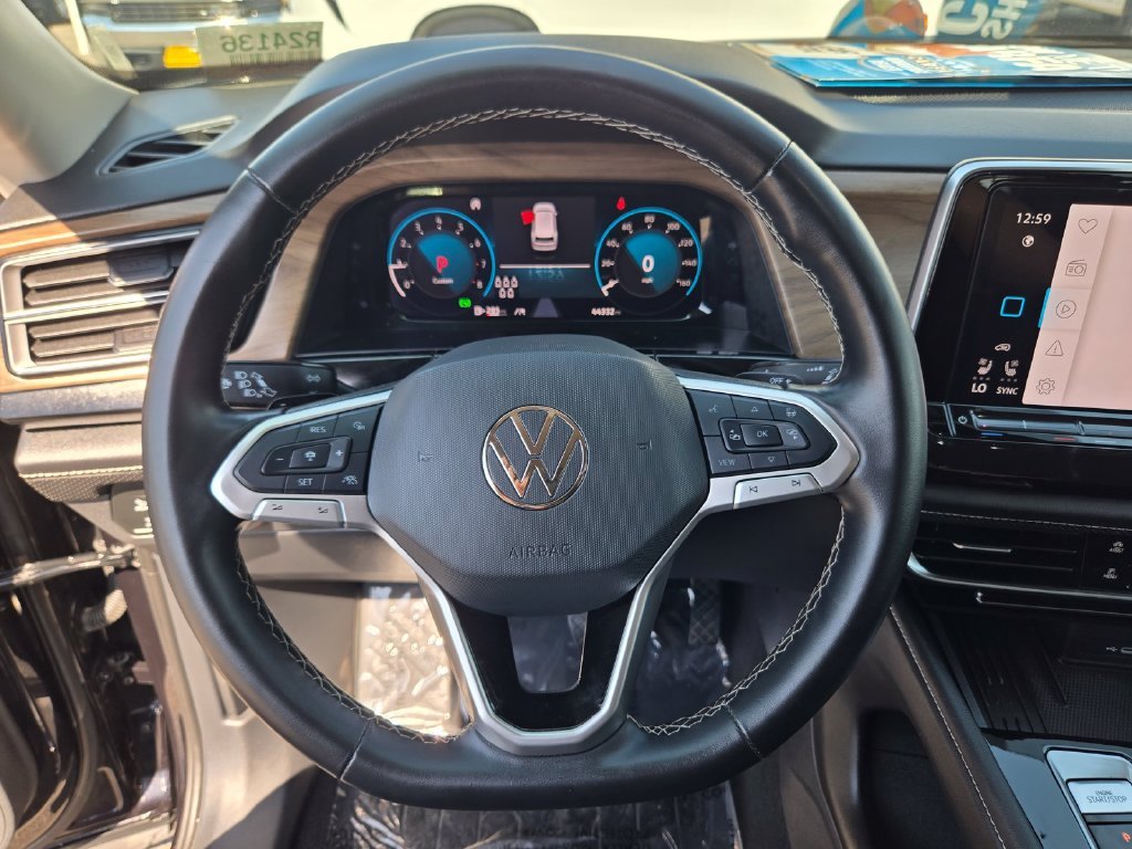 Used 2025  Volkswagen 2.0T SE w/Technology image 20