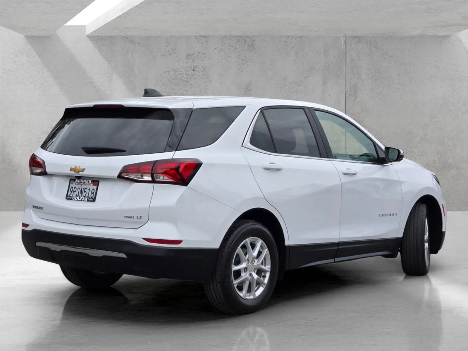 Used 2024 Summit White Chevrolet LT image 4