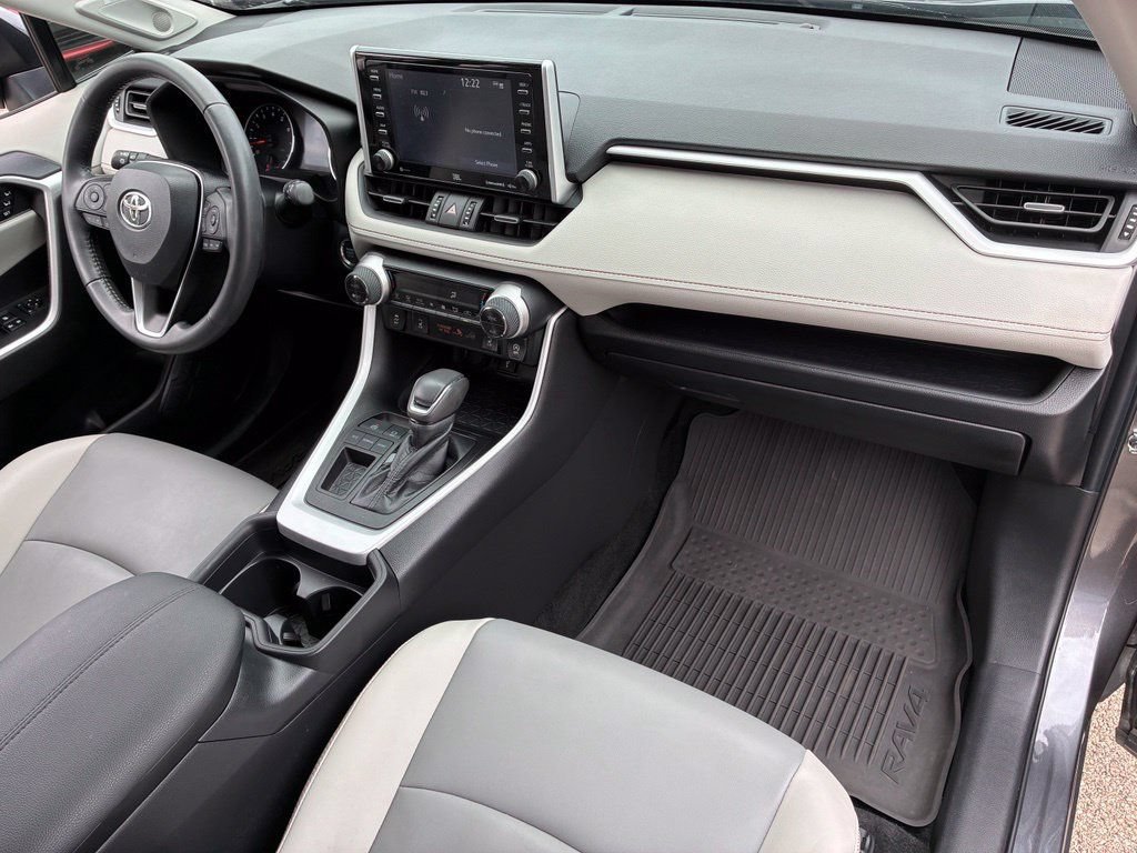 Used 2021 Gray Toyota XLE Premium image 37