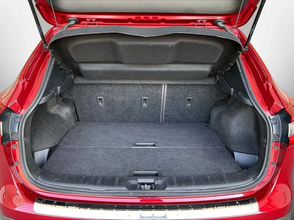 Used 2021 Scarlet Nissan SV image 7