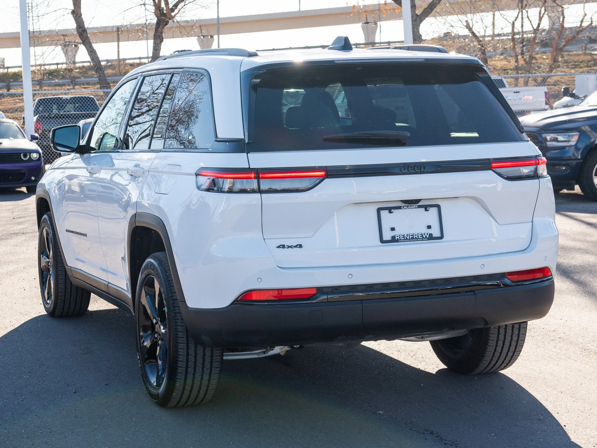 Certified Used 2025 White Jeep Altitude * Trailer Tow Package, Sunroof, Heated Seats, No Accidents image 13