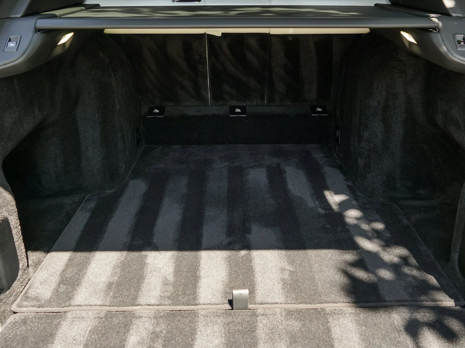 Certified Used 2024 Black Diamond Rolls-Royce  image 37