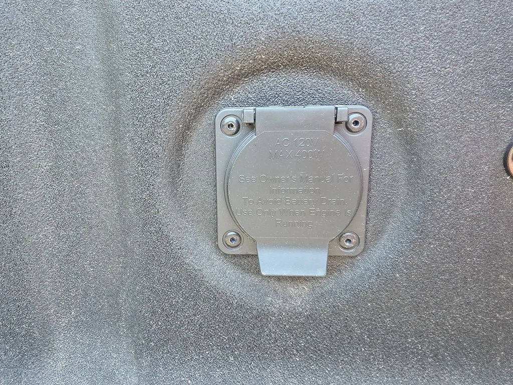 New 2026 Glacier White Nissan Crew Cab SV image 38