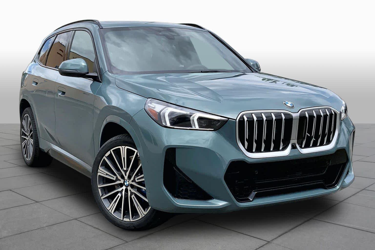 New 2026 Cape York Green Metallic BMW xDrive28i image 2