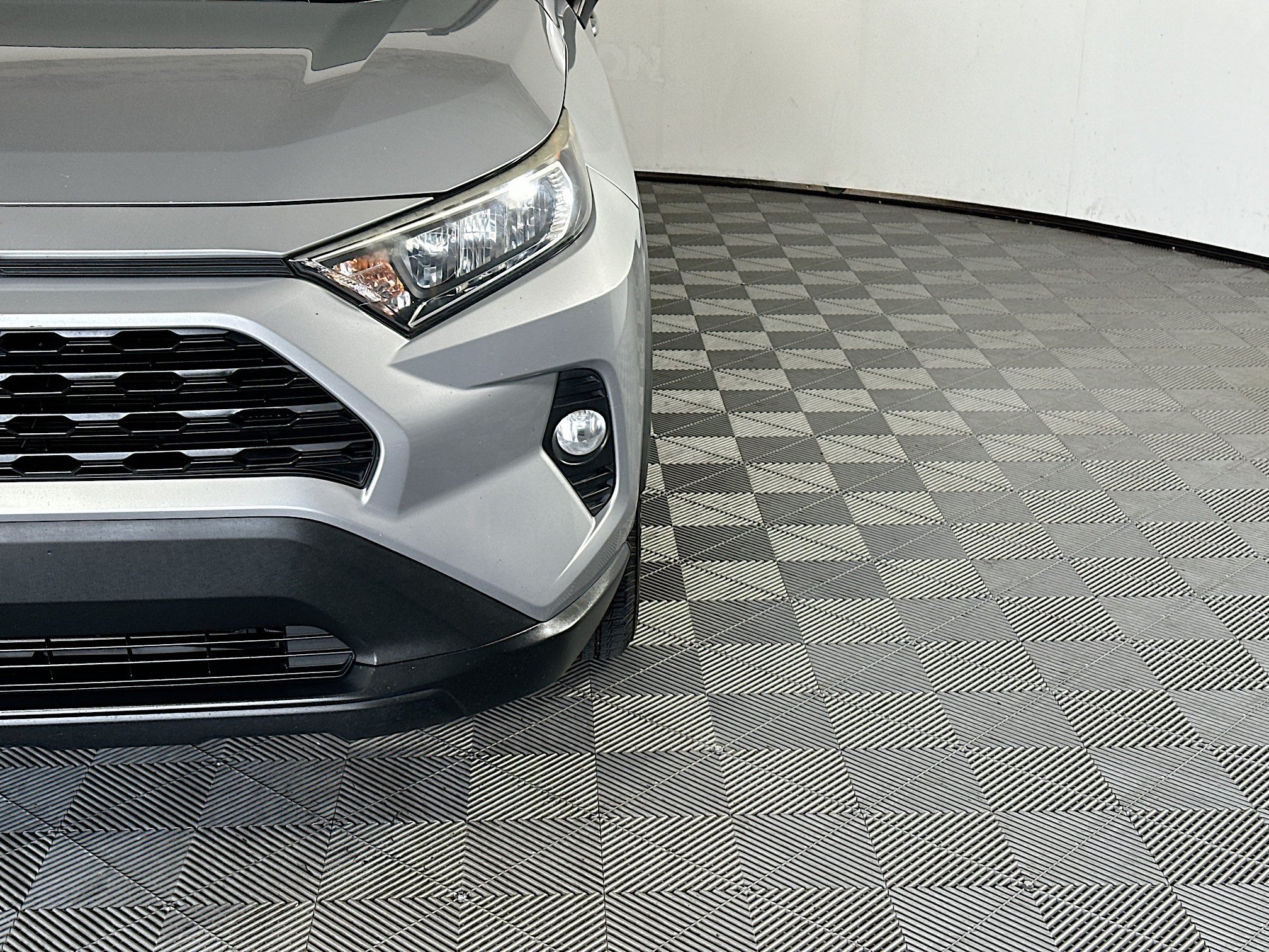 Used 2020 Silver Sky Metallic Toyota XLE image 9