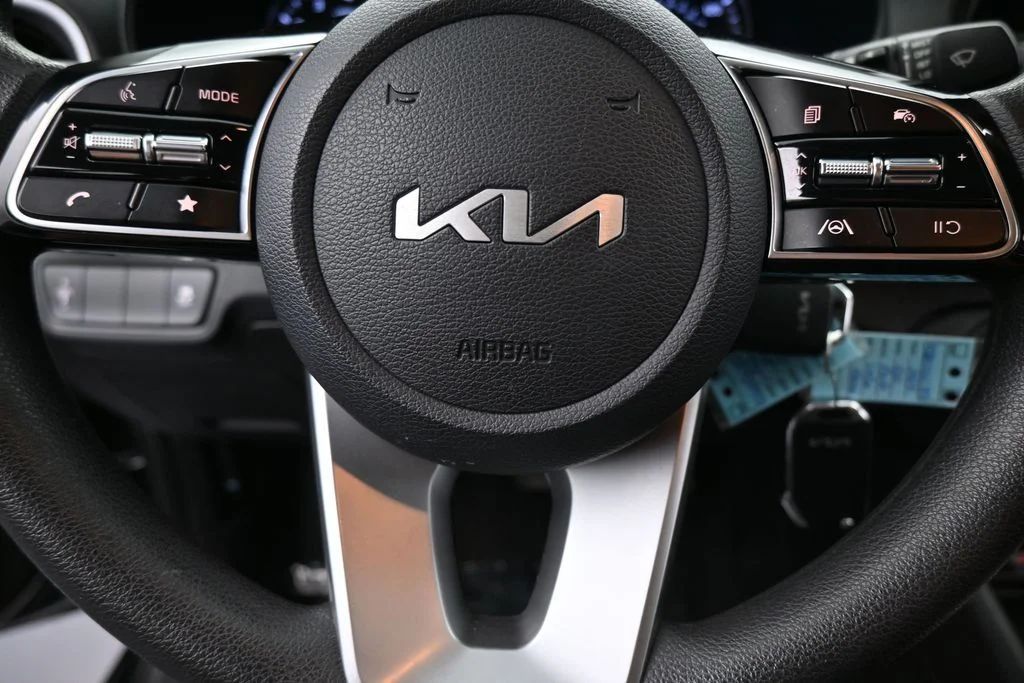 Used 2023 Aurora Black Pearl Kia LXS image 27