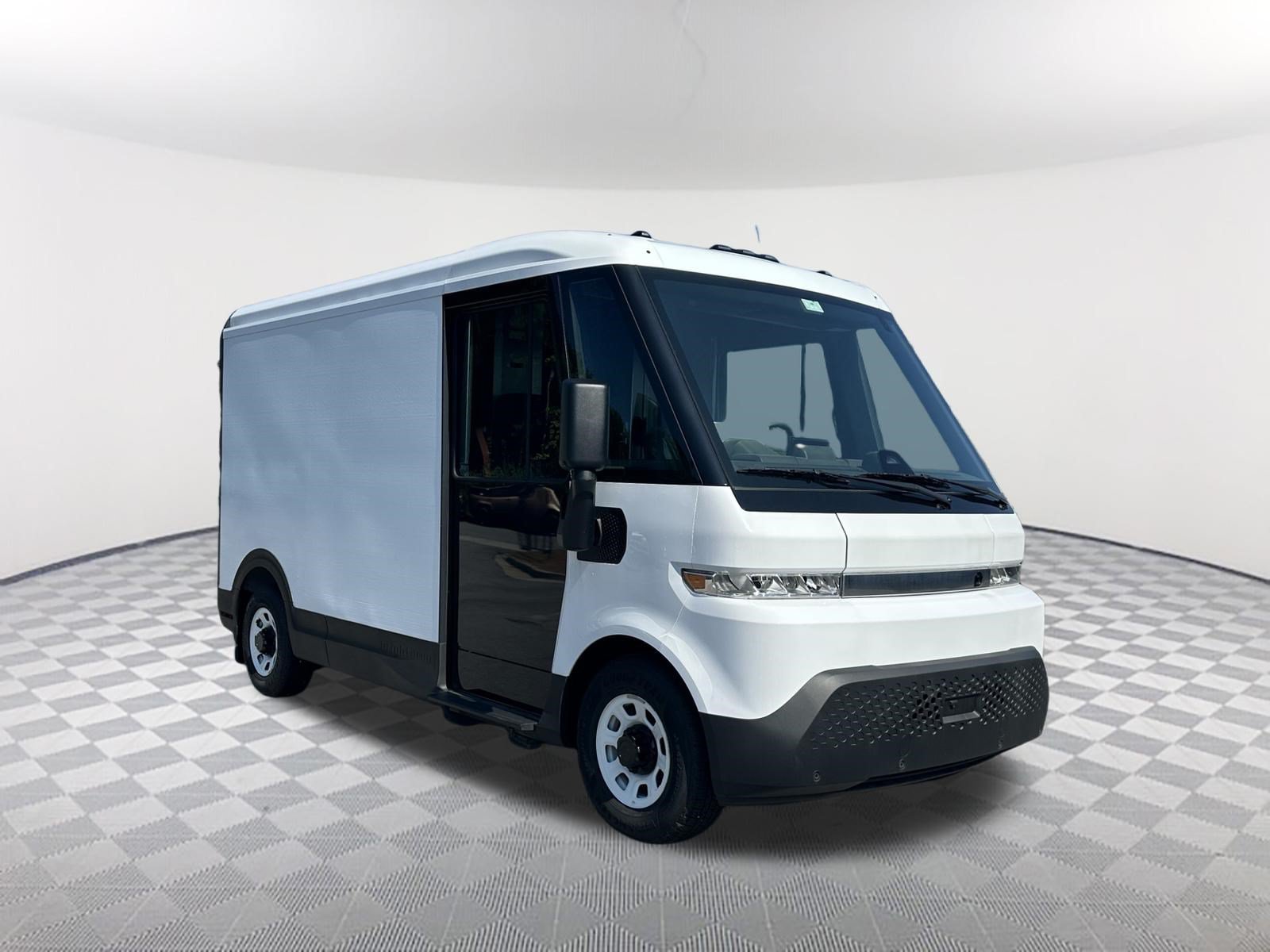 Used 2024 Oyster White Chevrolet Zevo 400 eAWD image 3
