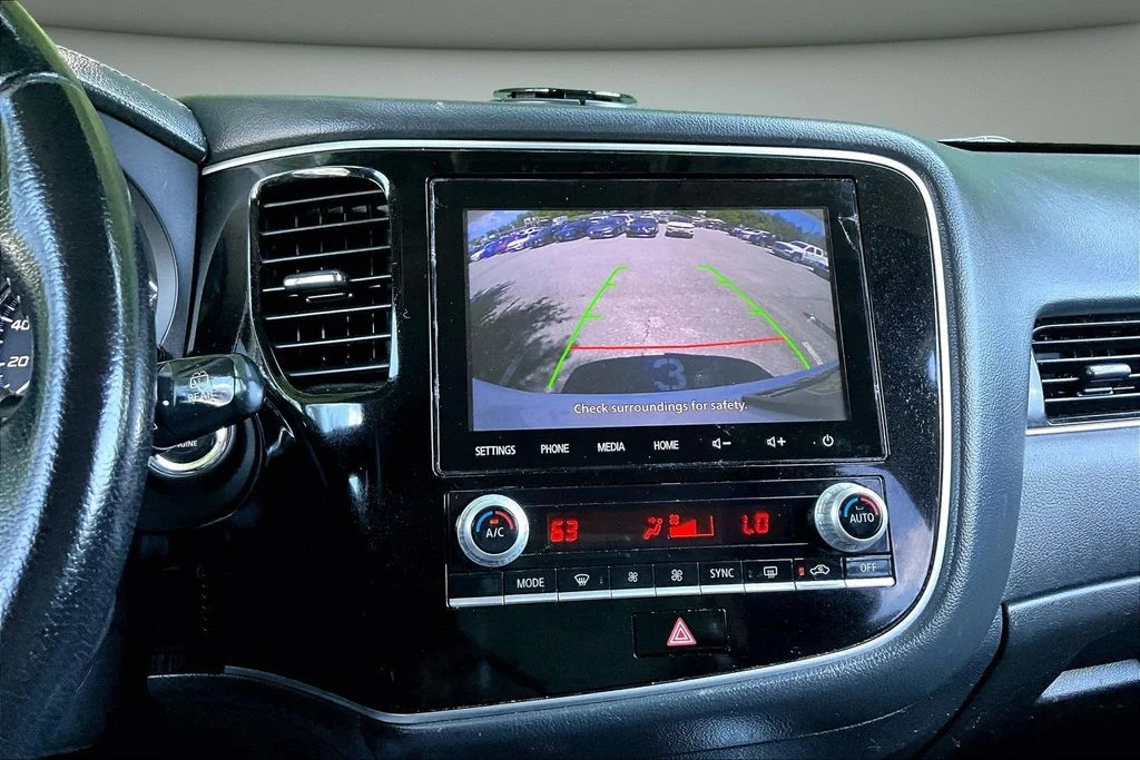 Certified Used 2020  Mitsubishi SE image 14