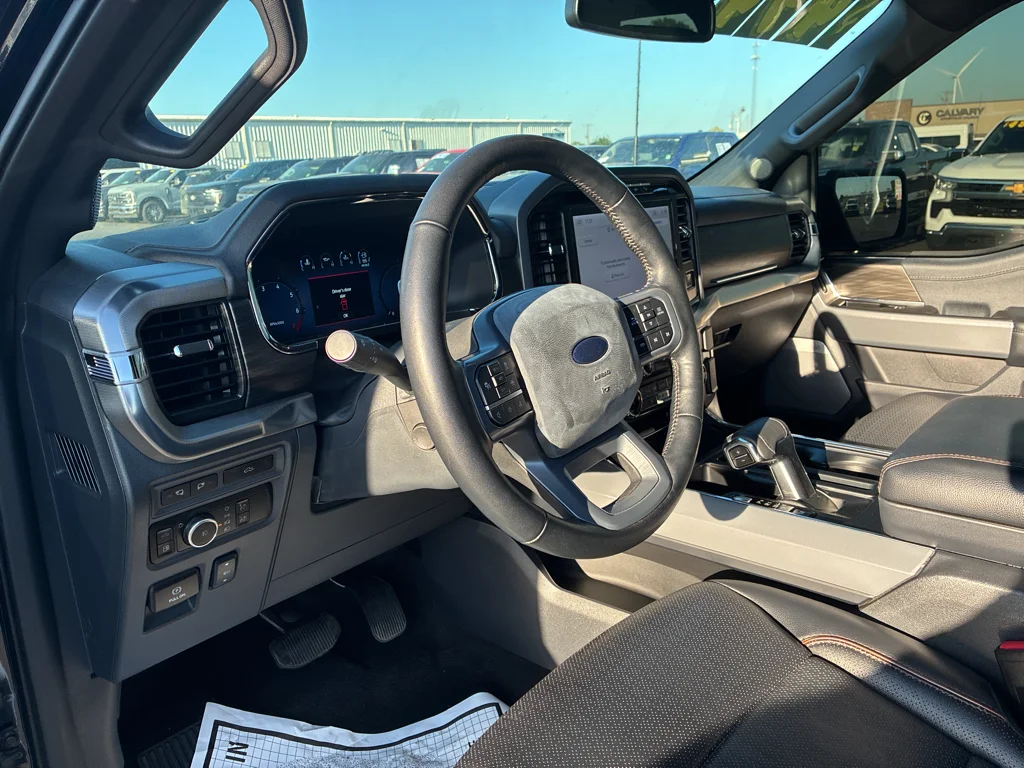 Used 2024 Agate Black Metallic Ford LARIAT image 10