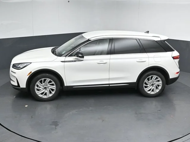 Used 2023 Pristine White Lincoln Standard image 43