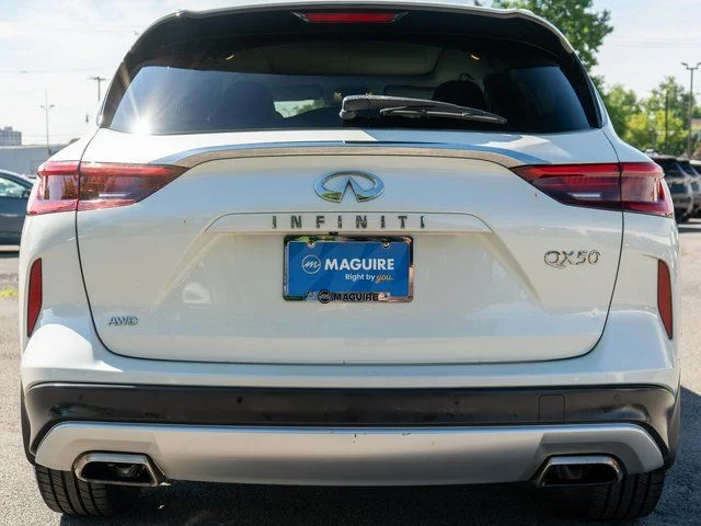 Used 2019 White INFINITI ESSENTIAL image 7