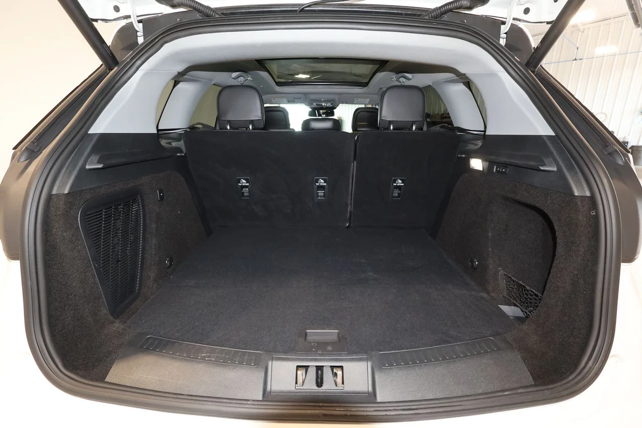 Used 2020 White Lincoln Standard image 16