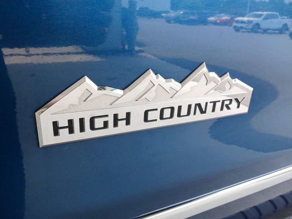 Used 2016 DEEP OCEAN BLUE METALLIC Chevrolet High Country image 40
