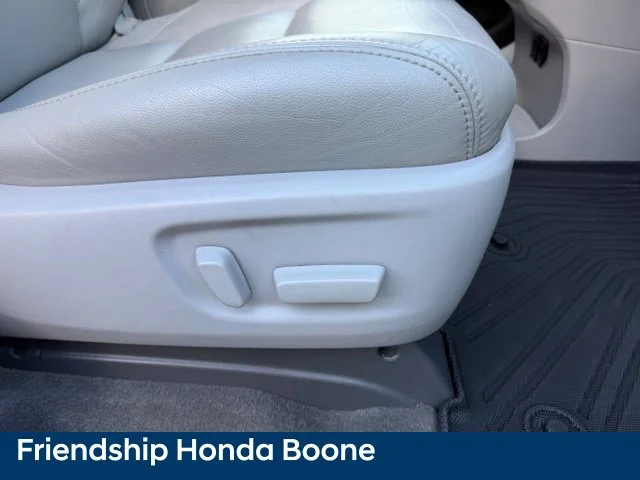Used 2018 Gray Toyota XLE Premium image 54
