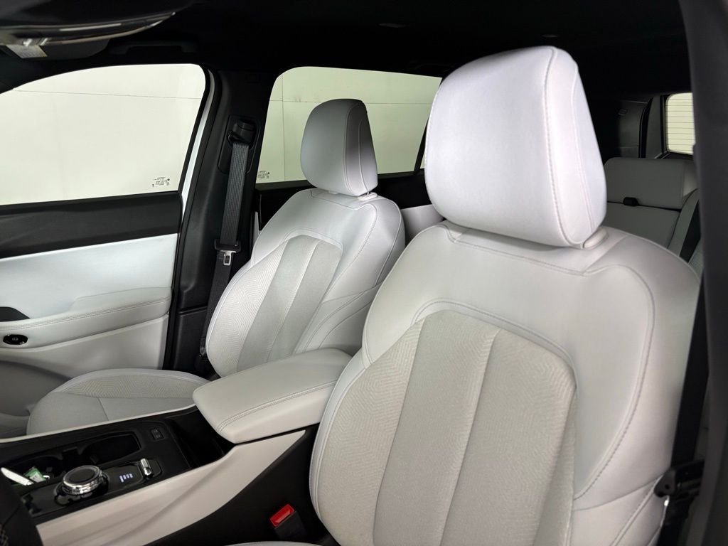 New 2026 Bright White Clearcoat Jeep Laredo image 19