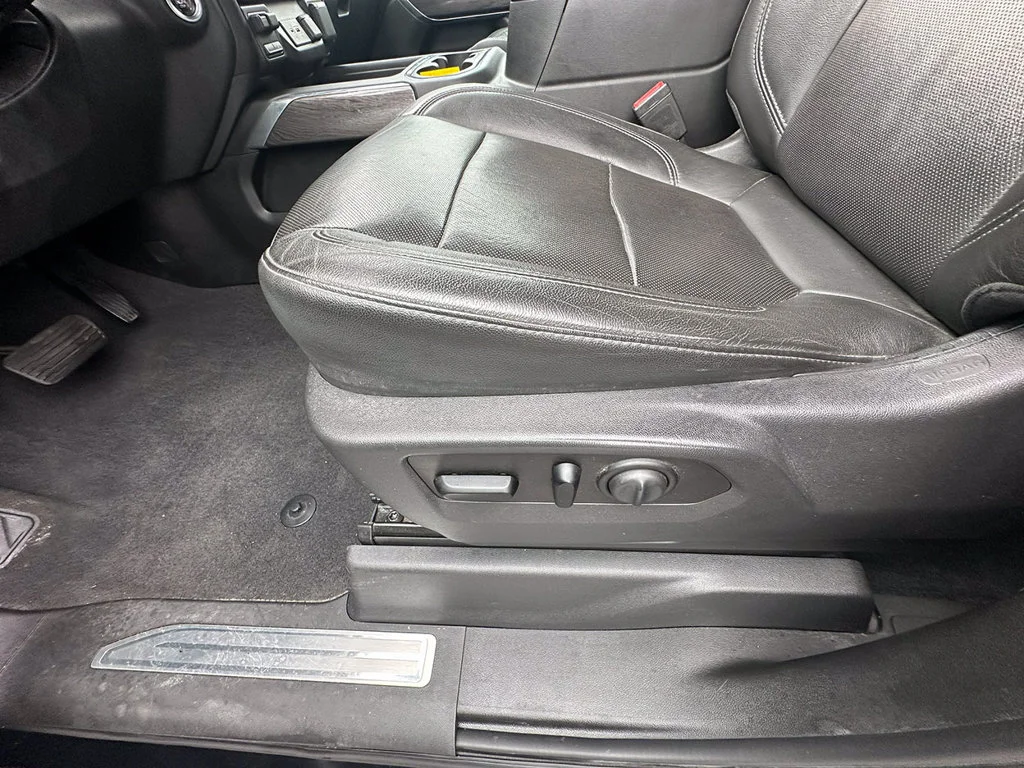 Used 2020 BLACK Chevrolet LTZ image 25