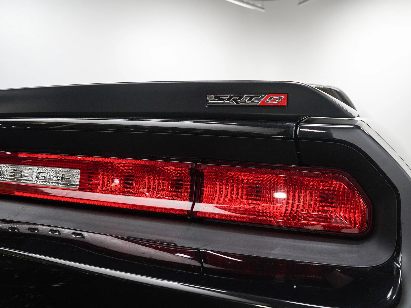 Used 2008 Brilliant Black Crystal Pearlcoat Dodge SRT8 image 13