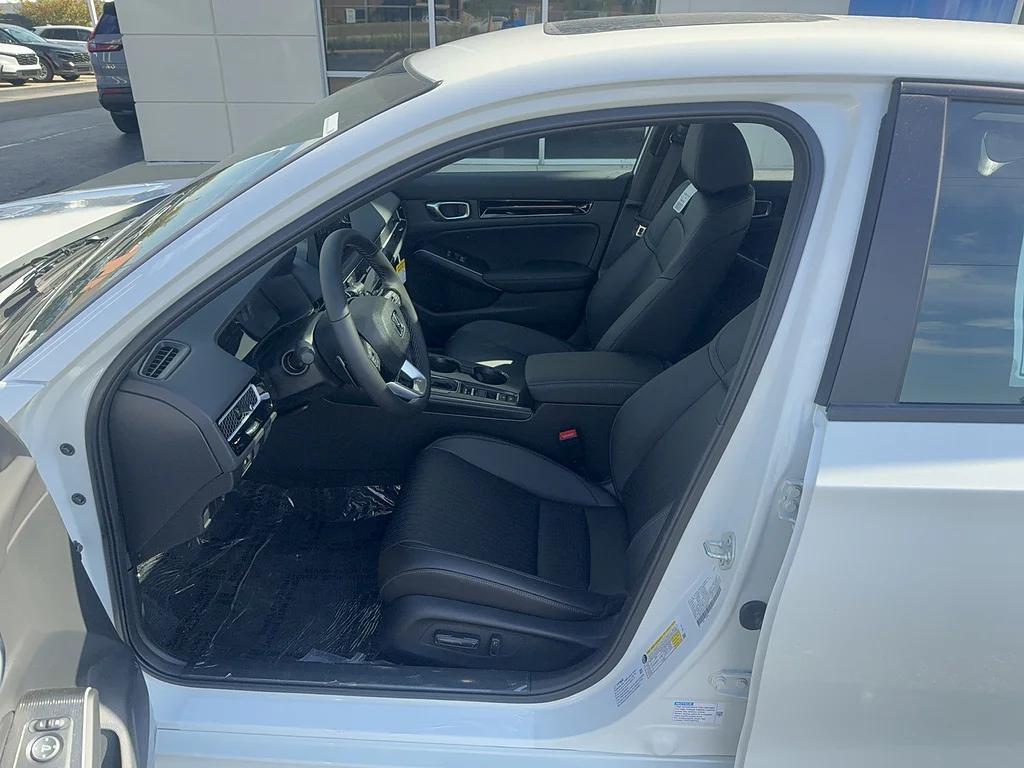 2026 Honda Civic Hatchback Hybrid Sport Touring, photo 10 of 12