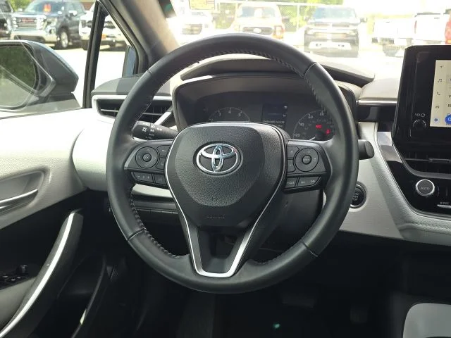 Used 2024  Toyota SE image 32
