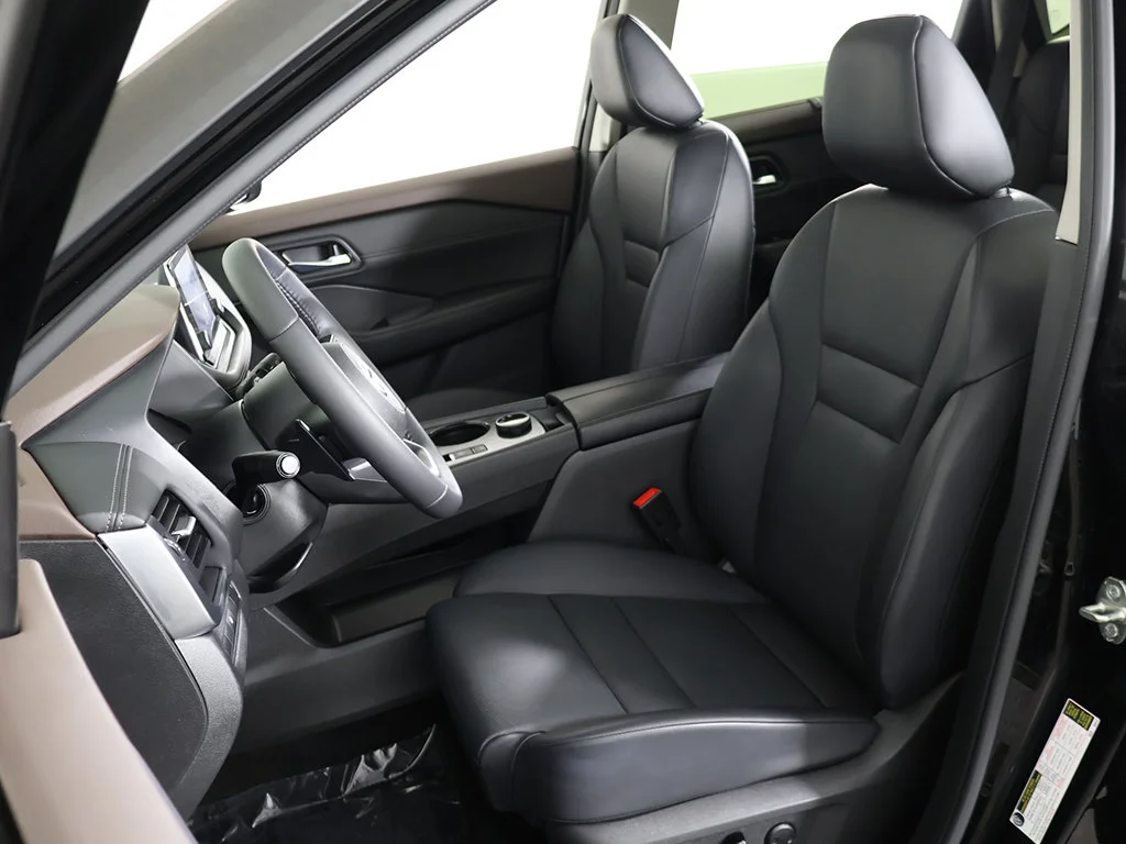 Used 2023 Black Nissan SV image 30