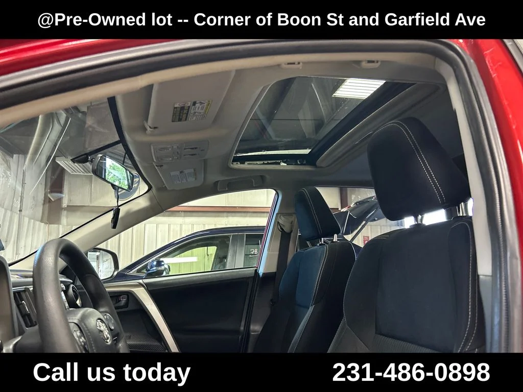 Used 2013 Red Toyota XLE image 13