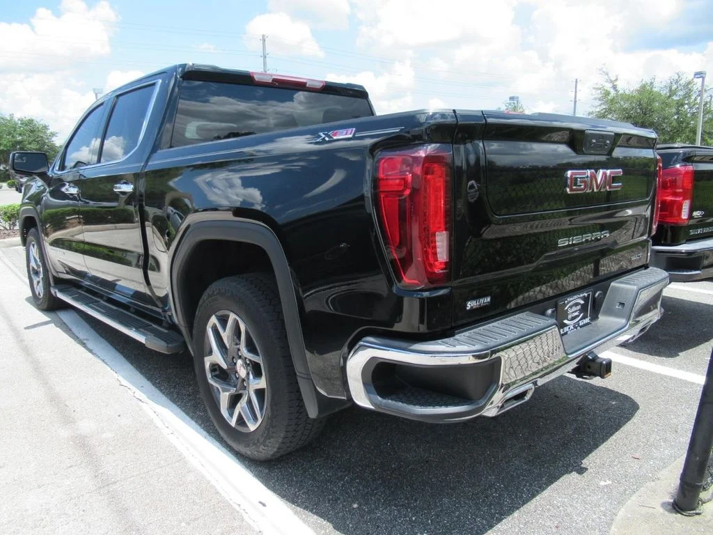 Used 2023 Black GMC SLT image 3