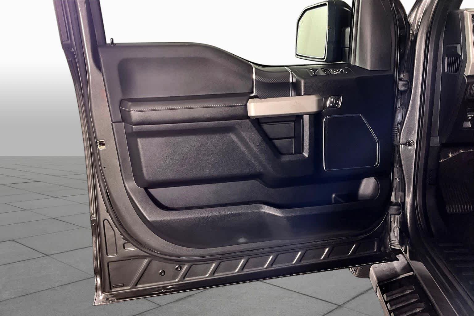 Used 2018 Magnetic Ford LARIAT image 20