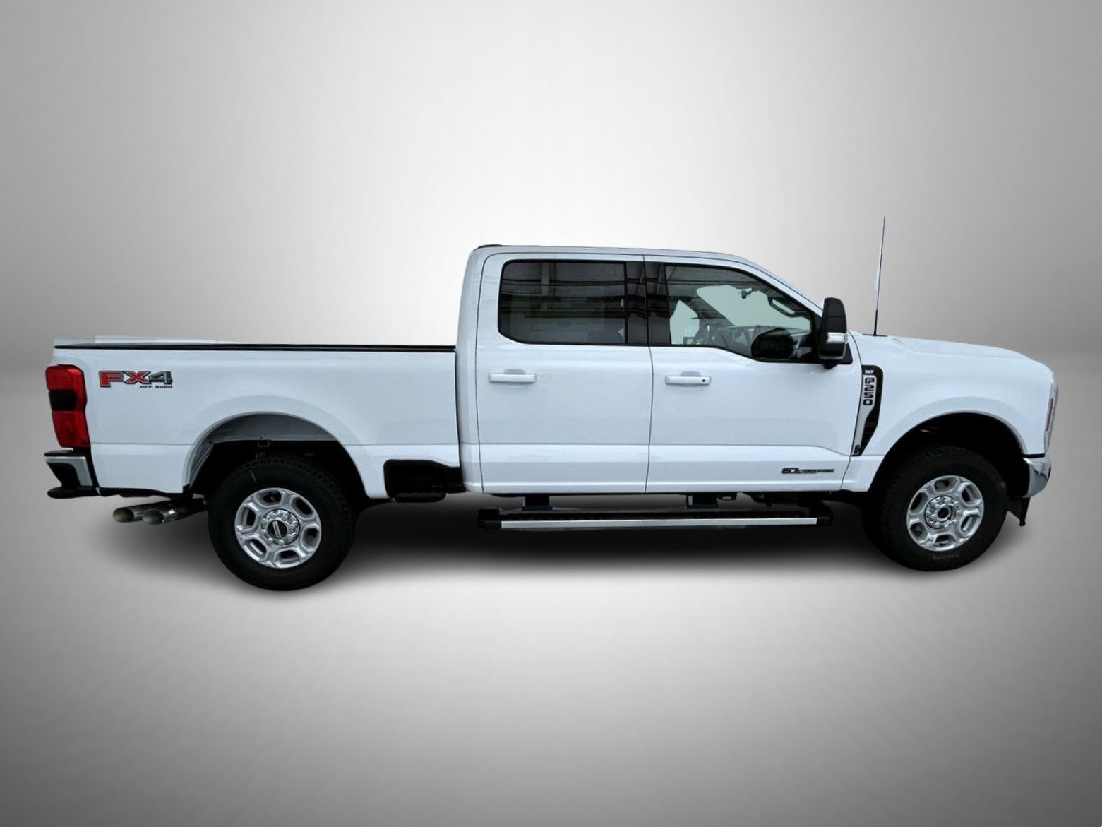 New 2026 Oxford White Ford XLT image 4