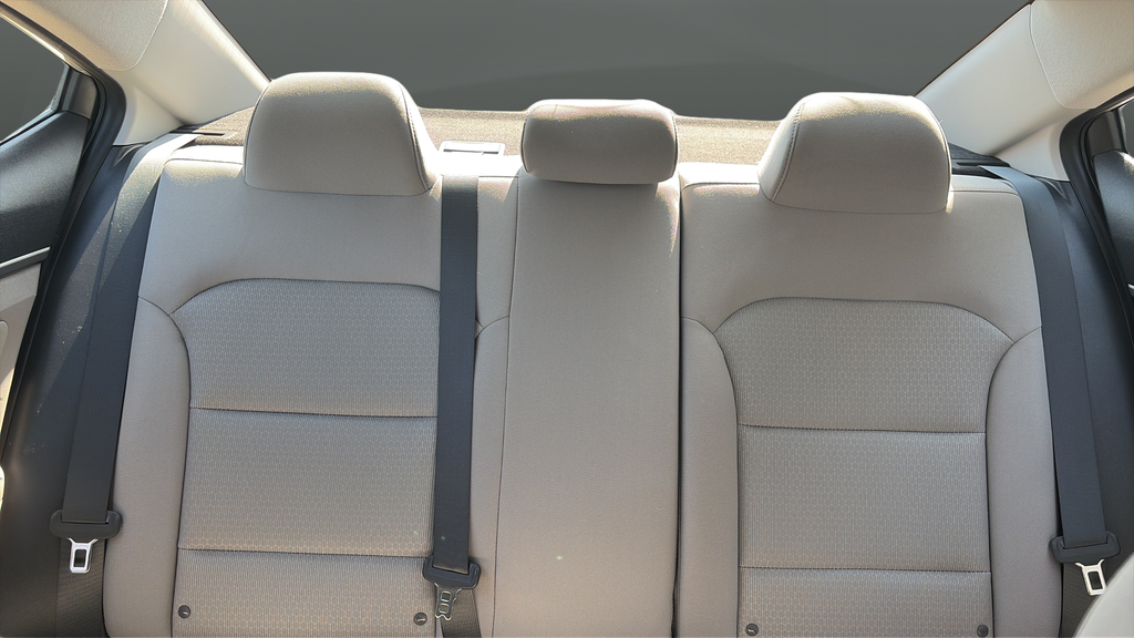 Used 2018 Silver Hyundai SEL image 24