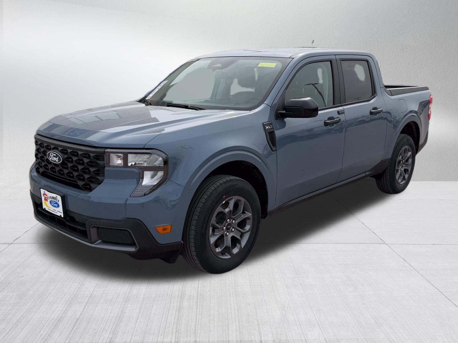 New 2025 Azure Gray Metallic Tri-Coat Ford XLT image 2