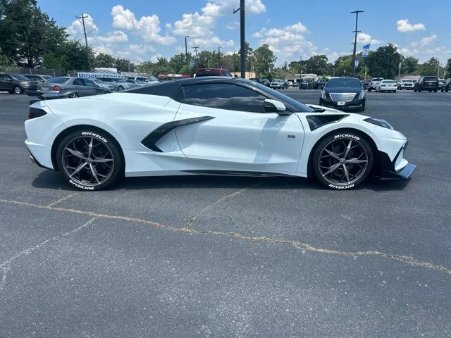 Used 2021 White Chevrolet Stingray image 5