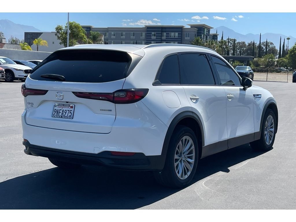 Used 2024 Rhodium White Premium Mazda Preferred image 7