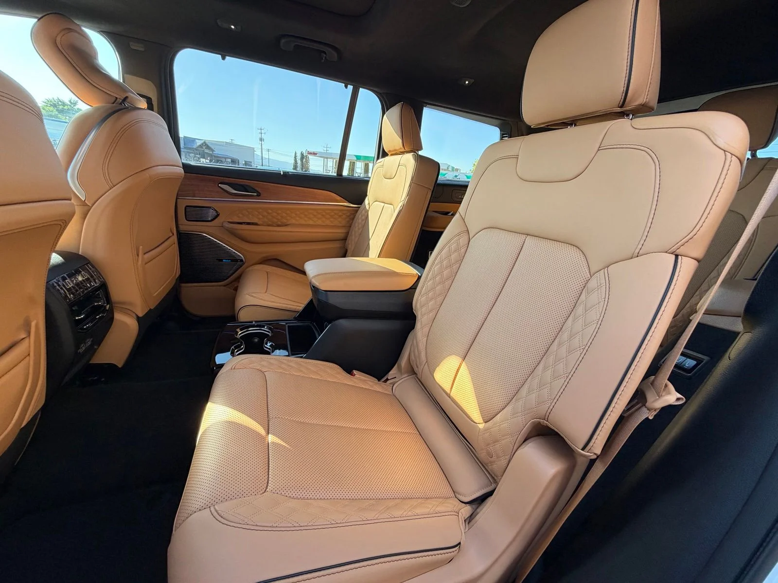Used 2025 White Jeep Summit image 25