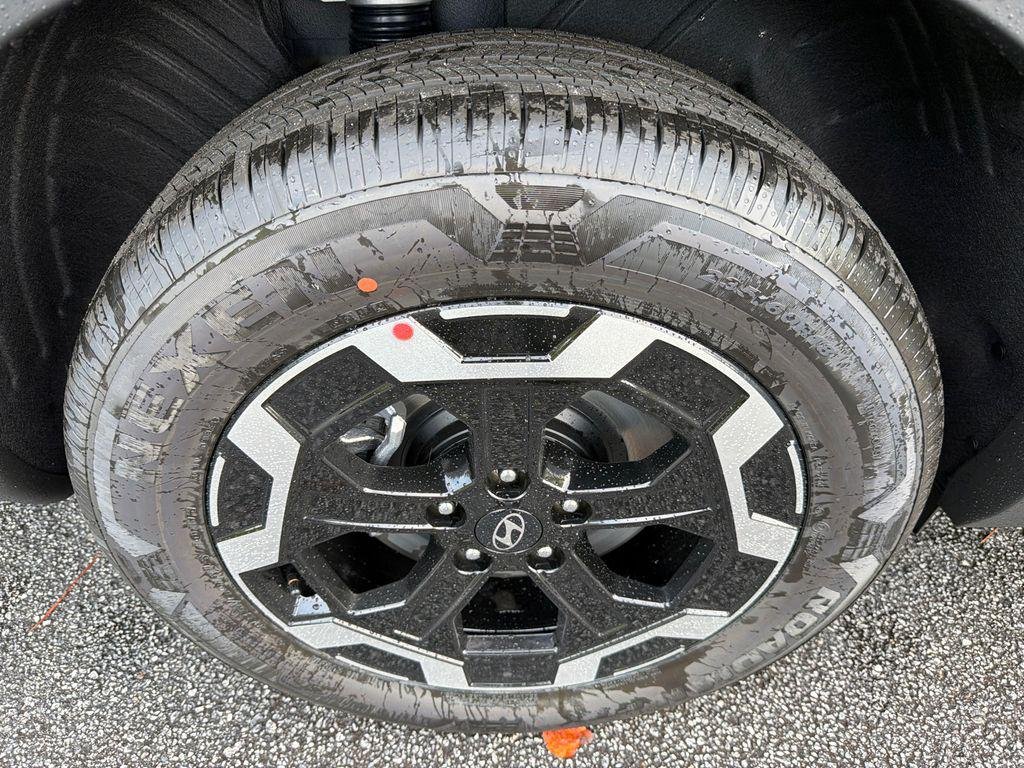 New 2027 Gray Hyundai SEL FWD image 17