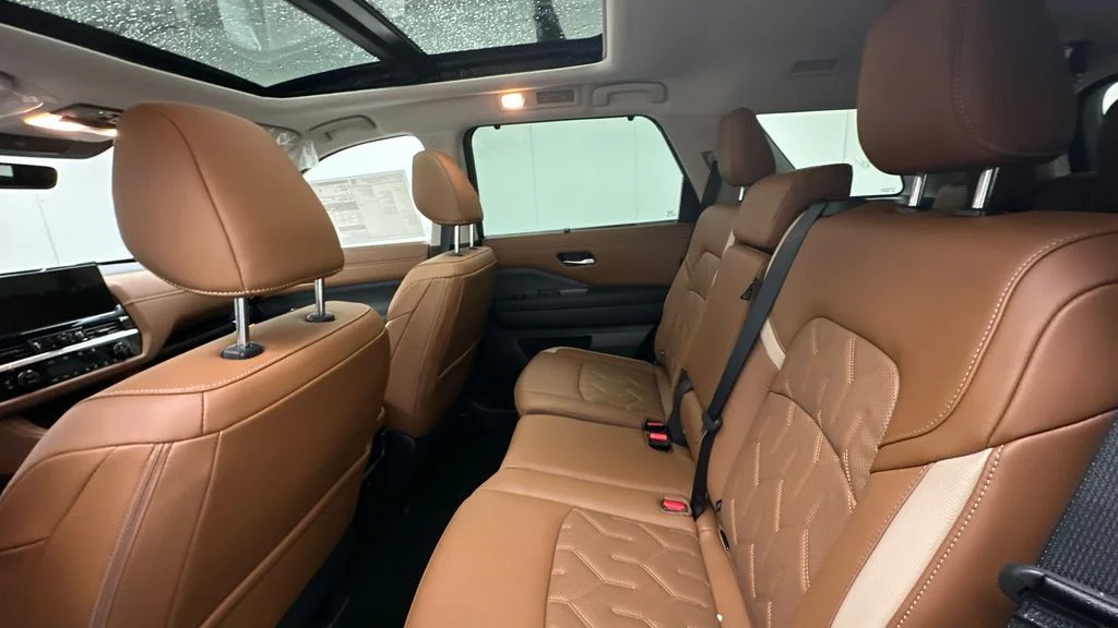 New 2026 Everest White Pearl TriCoat / Super Black Two-tone Nissan Platinum image 10