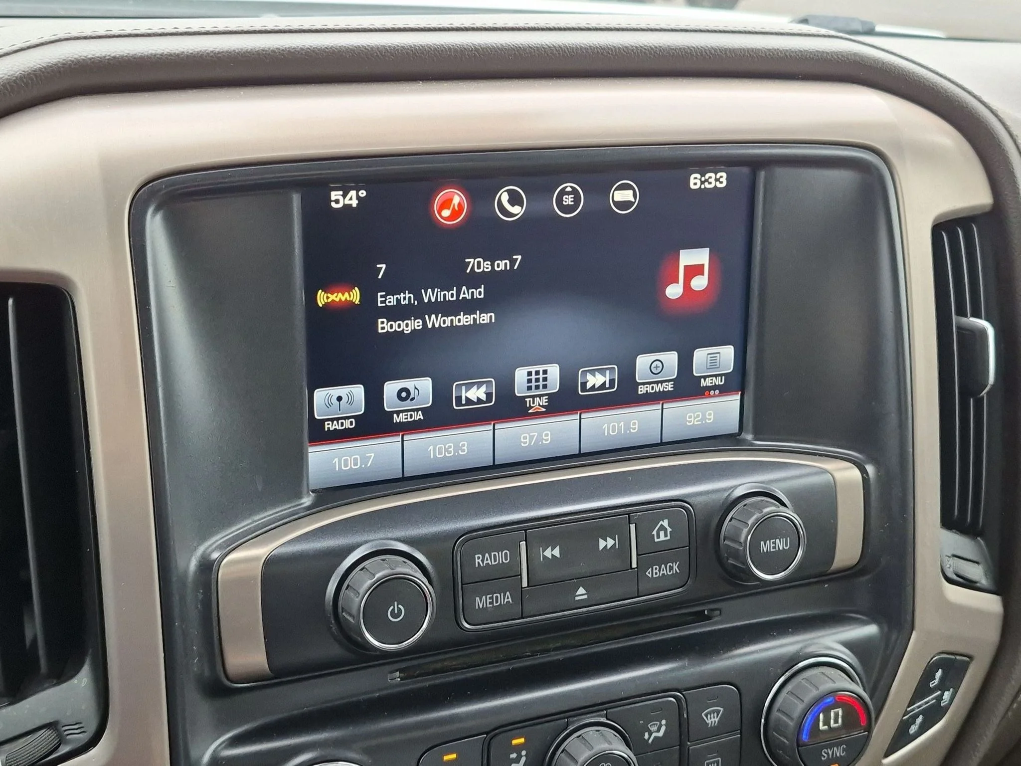 Used 2016 White Frost Tricoat GMC Denali image 13